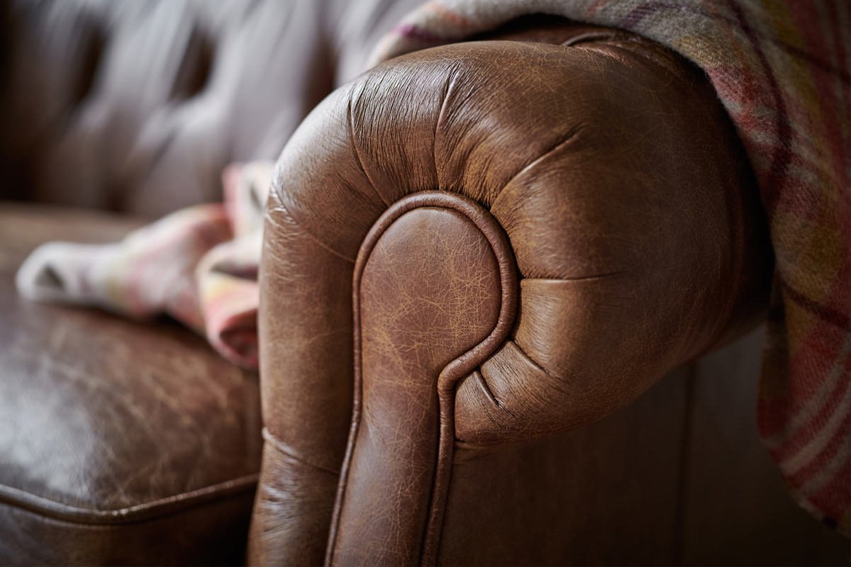 Grand Chesterfield 2 Seater Leather Sofa