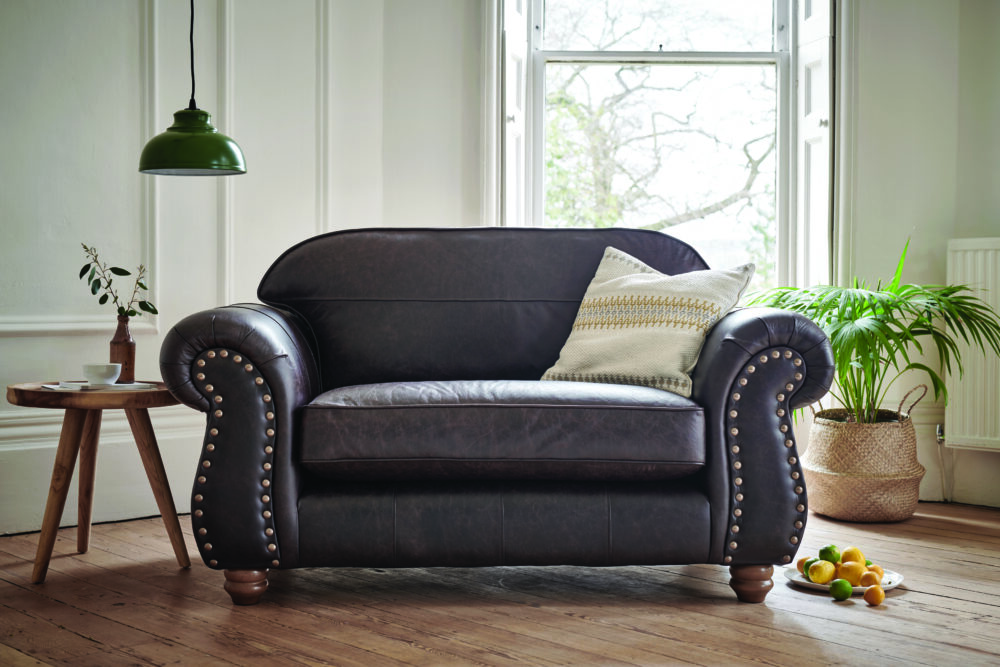 Tips To Keep Your Leather Sofa Looking, Green Leather Sofa Polish